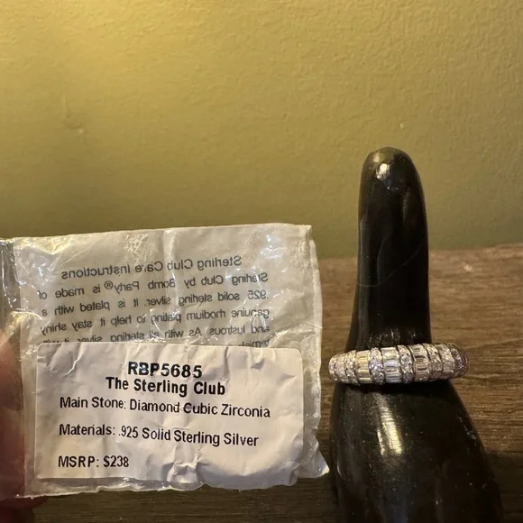 Bomb Party The Sterling Club size 9 ring - Picture 1 of 3